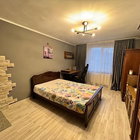 Av Apartaments Гура Хуморулуй Екстериор снимка